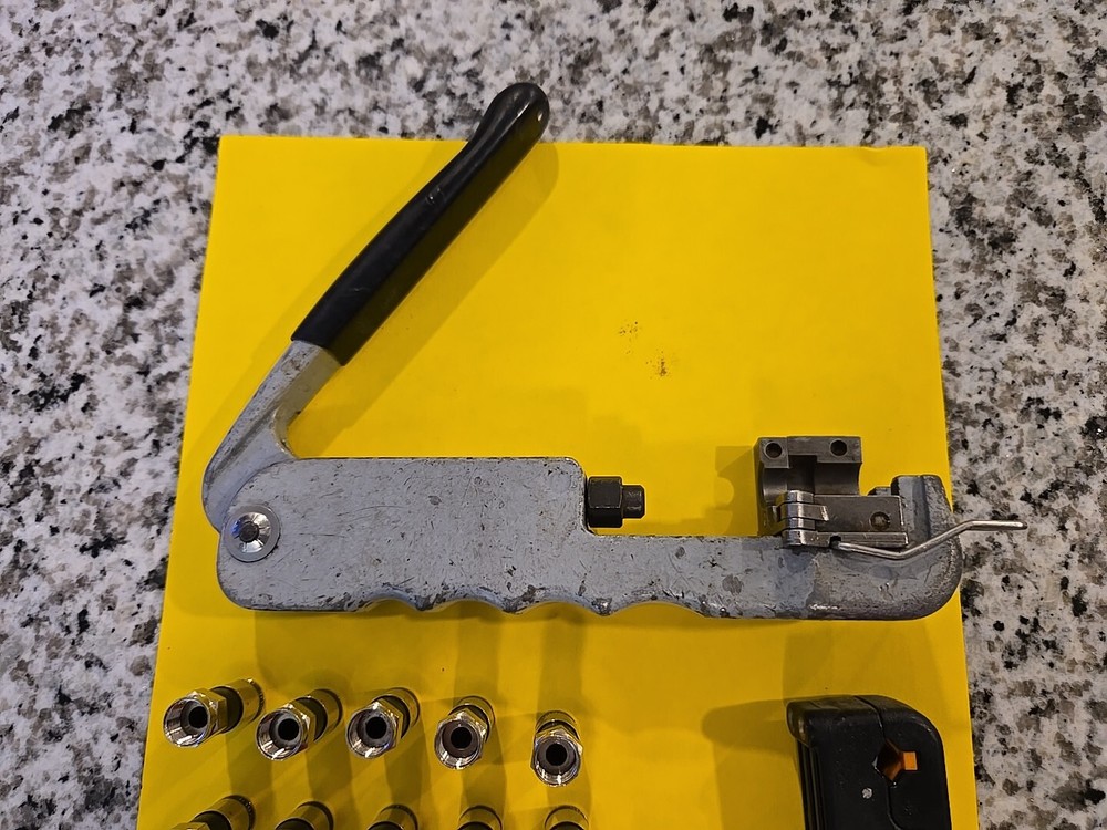 COMMERCIAL GRADE COMPRESSION TOOL CONNECTOR SPRING LOADED STRIPPER 20 CONNECTORS