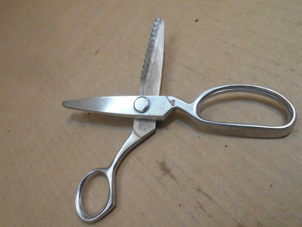 Nikon Wave Ruffle Edge Craft Scissors ~