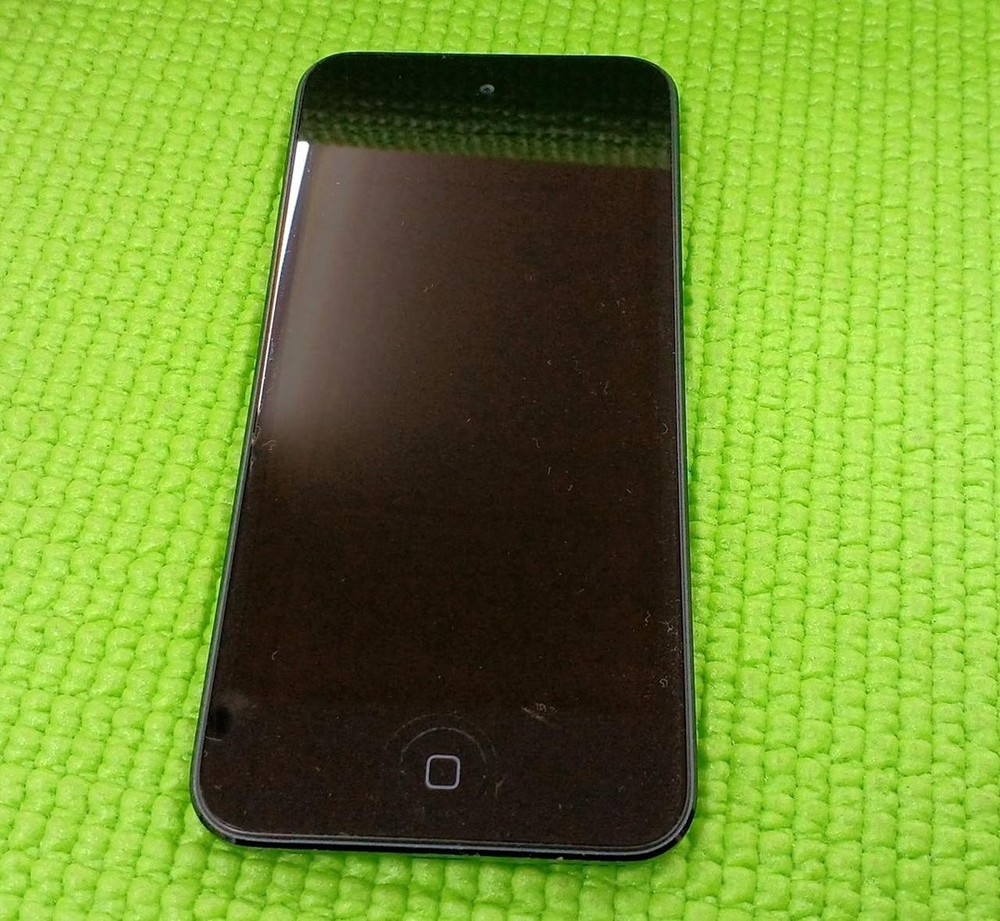 IPOD TOUCH Model MD723J A APPLE
