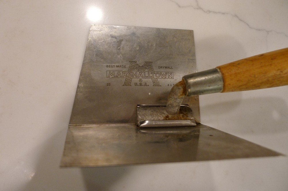MARSHALLTOWN INSIDE CORNER TROWEL, 4" X 5"