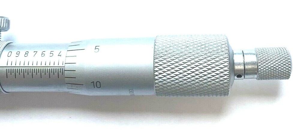 0-4" DEPTH MICROMETER W/ 2-1/2" BASE - 001" RESOLUTION