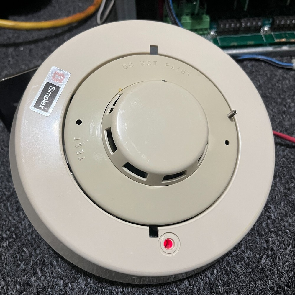(1x) Simplex 2098-9652 Addressable Smoke Detector Base MAPNET II USED TESTED