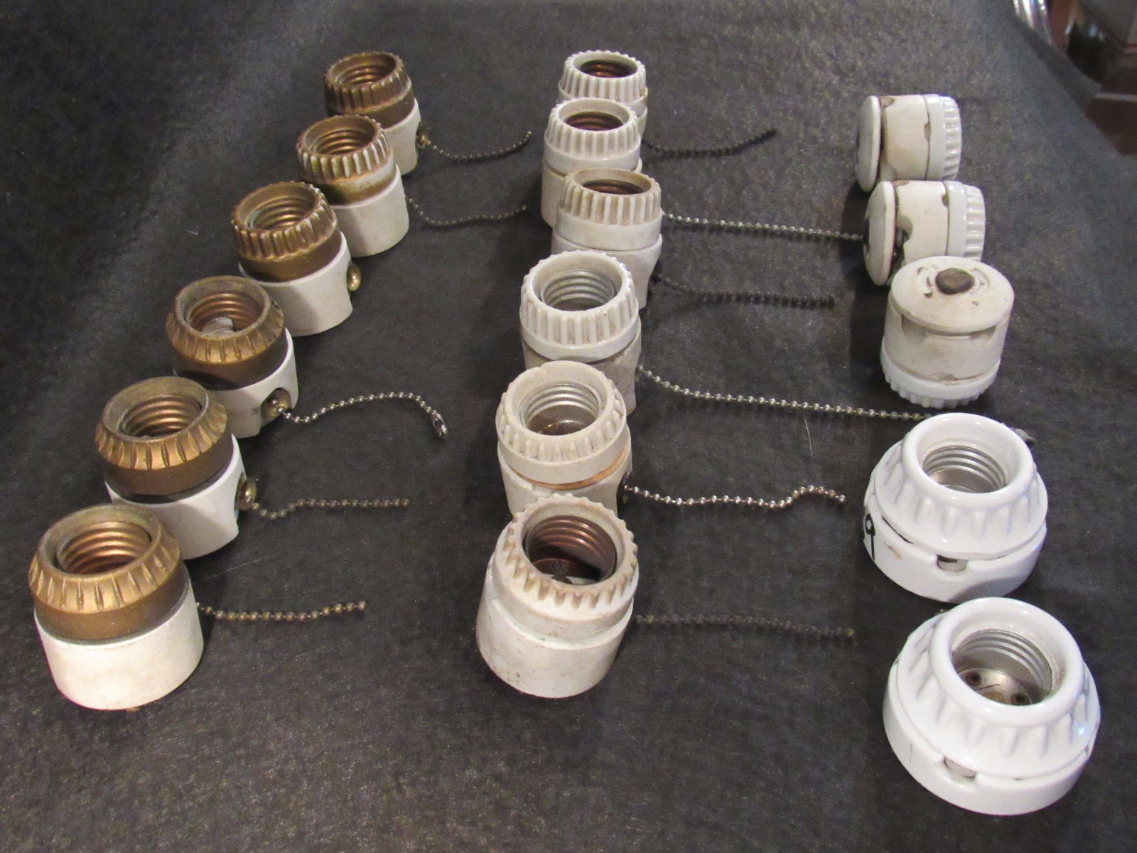 1 Antique Medium Base Two Piece Screw Top Switched Porcelain Light Socket Switch