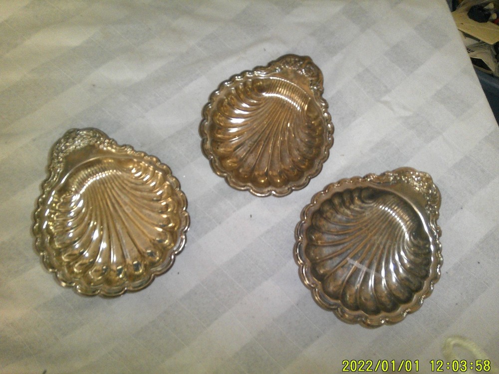 3 VINTAGE SILVER PLATED CLAM SHELL LOOK MINT SERVERS