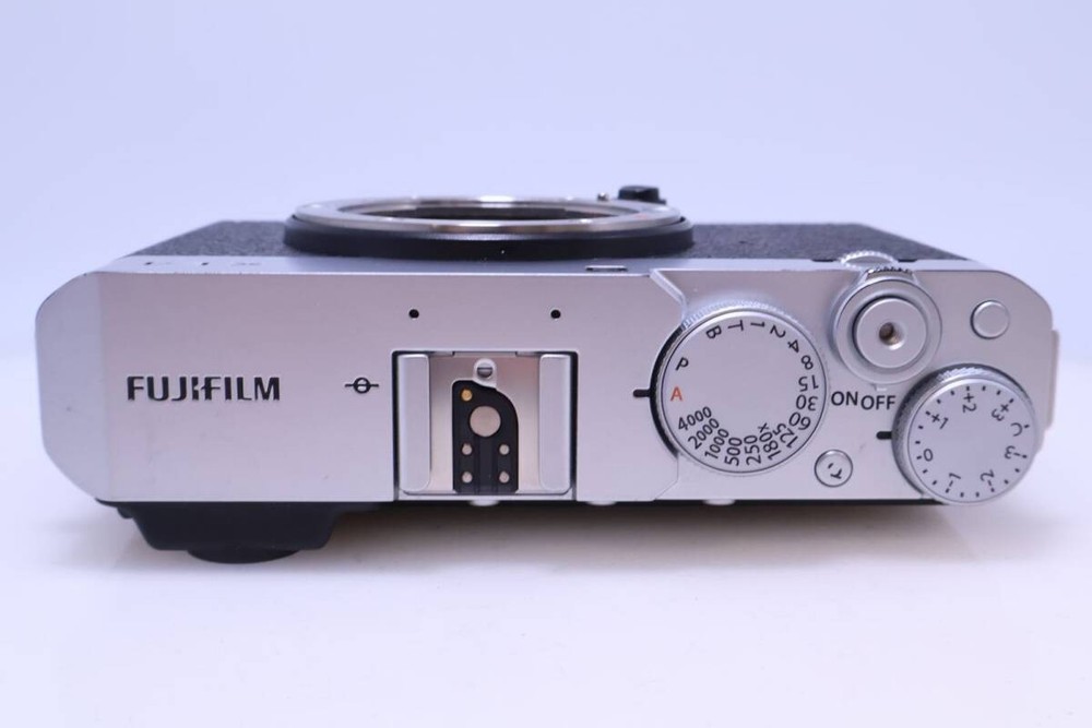 FUJIFILM X-E4 Body Silver 400585