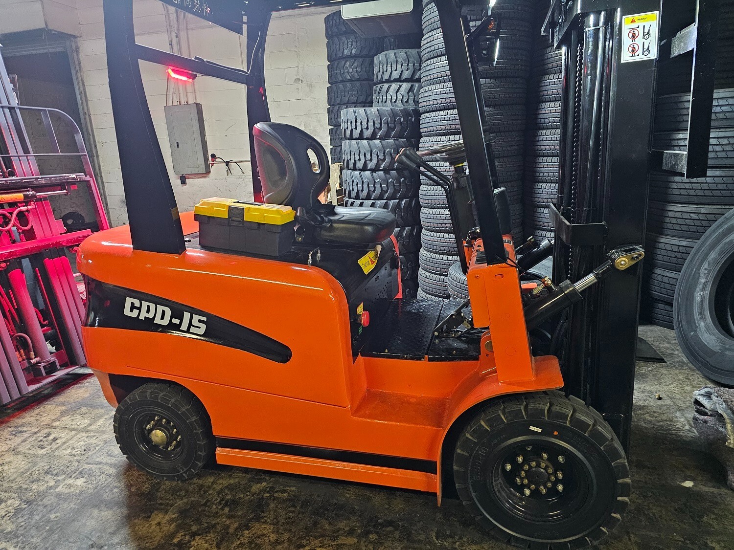 2024 Electric Battery Type 1.5 ton 3,300 lb Cap, 14.5 ft Lifting Height Forklift