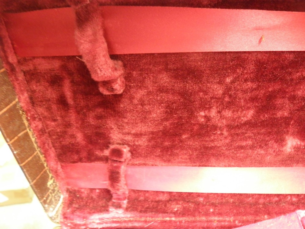 ALLIGATOR STYLE BROWN VIOLIN CASE