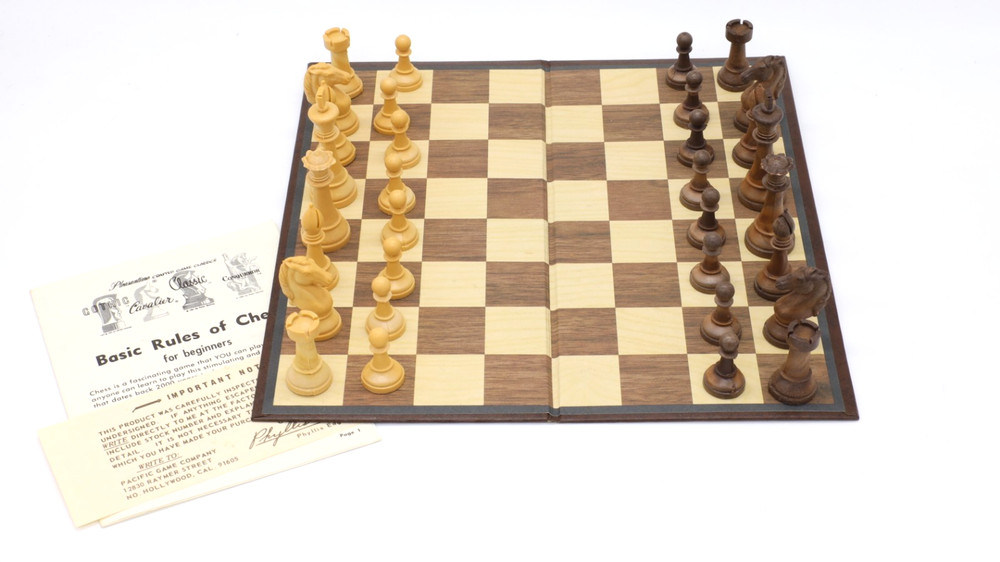 Cavalier Magnetic Traveling Chess Set