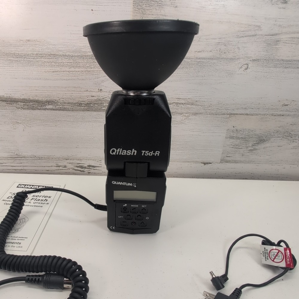 Quantum Instruments Qflash Model T5D-R Flash UNTESTED W/Bulb and Reflector