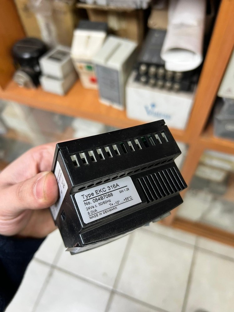DANFOSS EKC 316A 084B7088 Superheat Regulator Controller