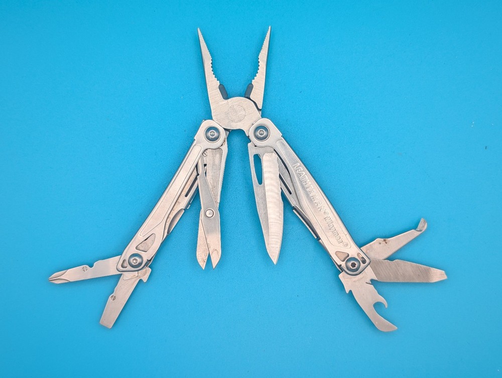 LEATHERMAN WINGMAN MULTI-TOOL! FAST SHIPPING!