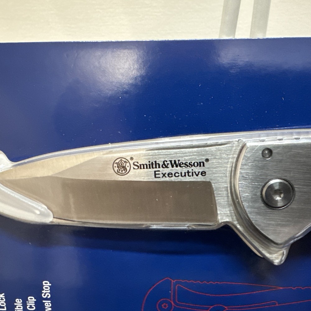 NEW Smith & Wesson Executive Platinum Frame Lock Stainless Folding Pocket Knife