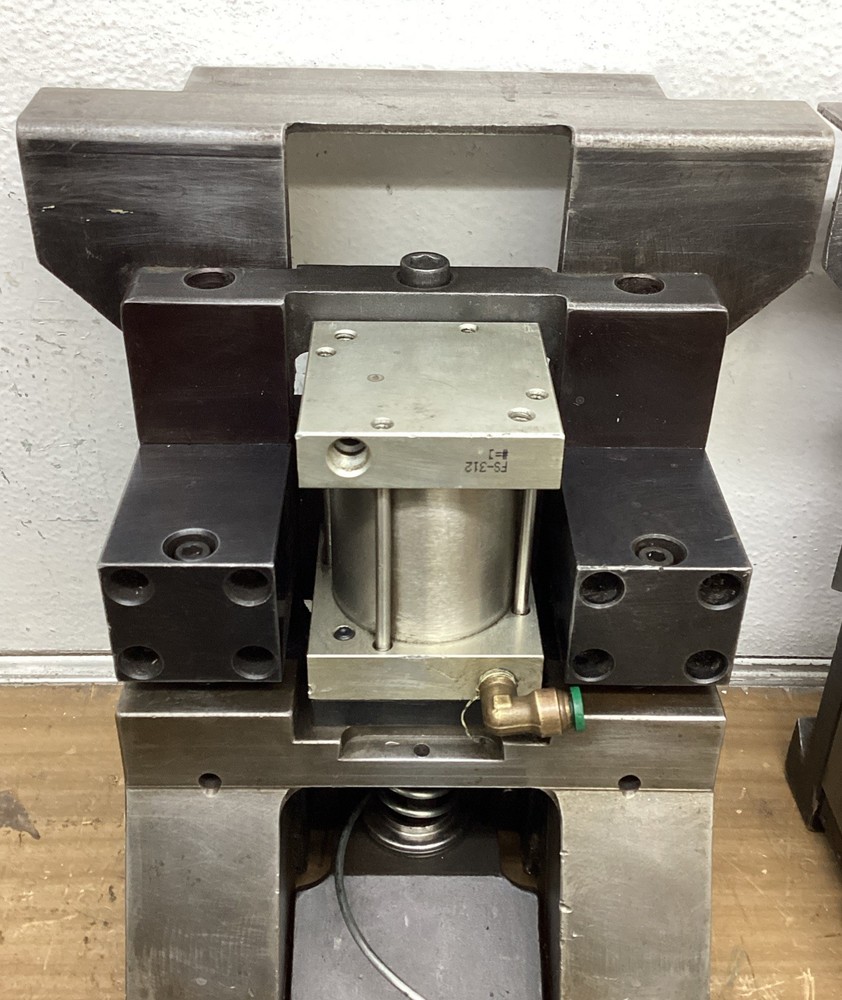 Fully Programmable HMXP CNC 4204 Word Clamp