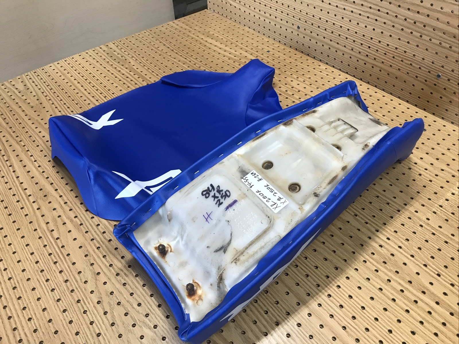 HONDA XR200R XR250R SEAT COVER 1984 TO 1985 MODEL (H*-269)