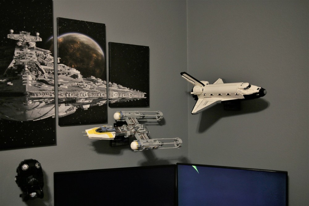 Ultimate Display Solutions wall display for Lego Space Shuttle Discovery 10283