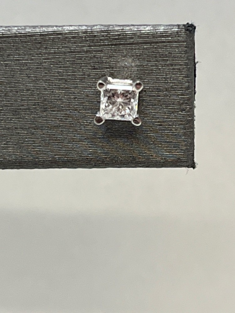 18K Gold-Diamond STUDS (G69006845)
