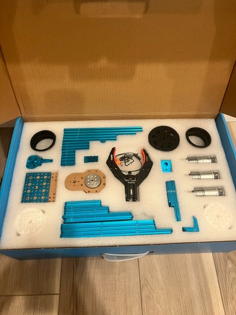 Makeblock Ultimate 2.0 10 in 1 Robot KIt New Open Box