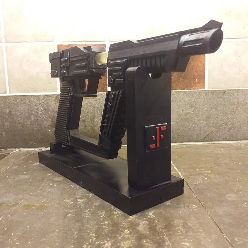 v visitors mini series 3d printed blaster prop with display base