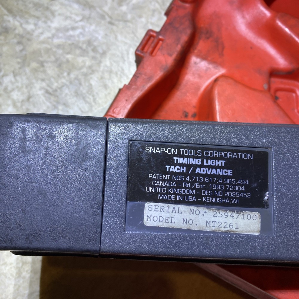 Snap On Computerized Tach/Advance Timing Light Model MT2261 with Case