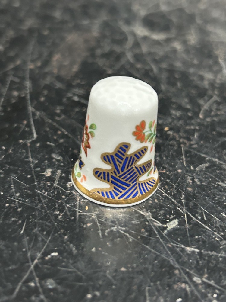 Royal Worcester Historic Patterns : Finger And Thumb Collectors Thimble Ref BC