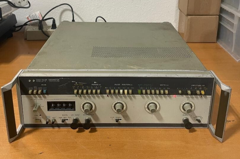 HEWLETT PACKARD HP 214B PULSE GENERATOR