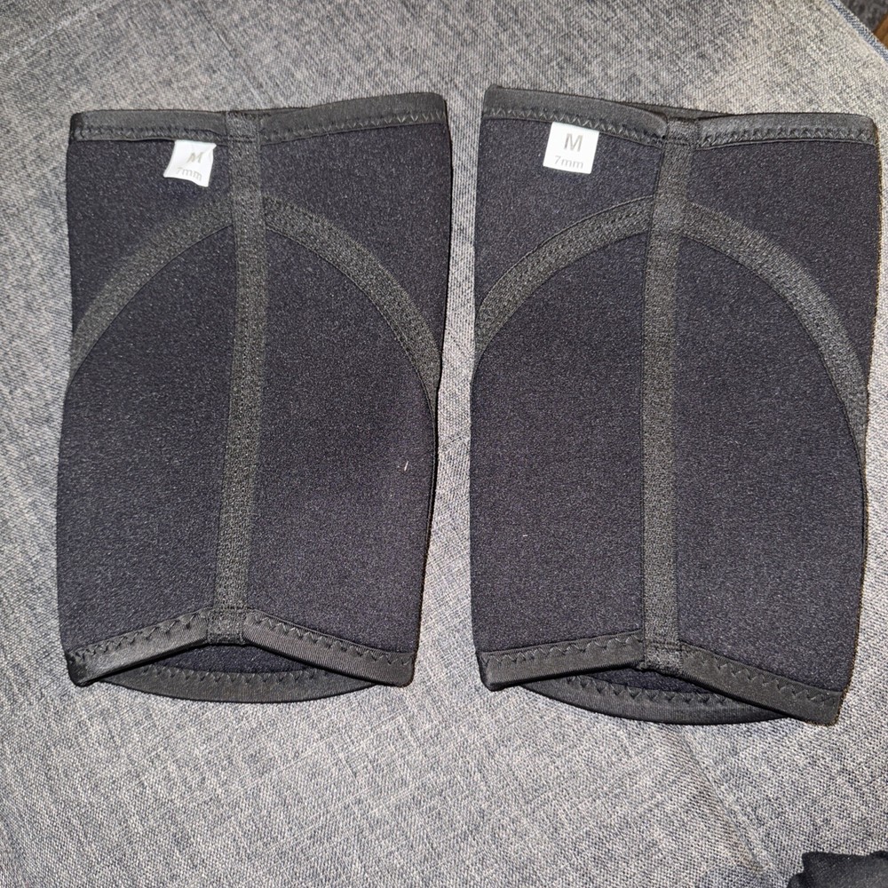Elevate Medium Knee Braces
