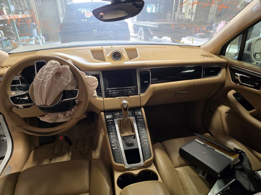 MACAN 2016 Jack 1538878