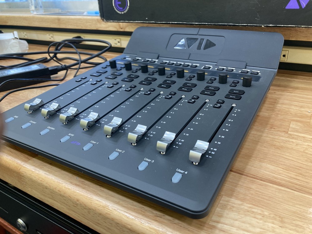 AVID S1 COMPACT 8-FADER CONTROL SURFACE-GOOD CONDITION!!!!