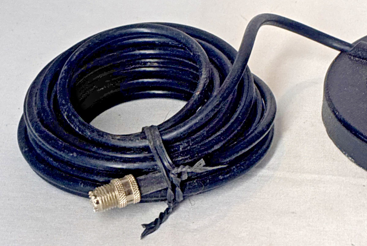 Wilson 880-900800B W1000 Series 3000W 10-Gauge Magnet Mount 62.5'' Whip Antenna