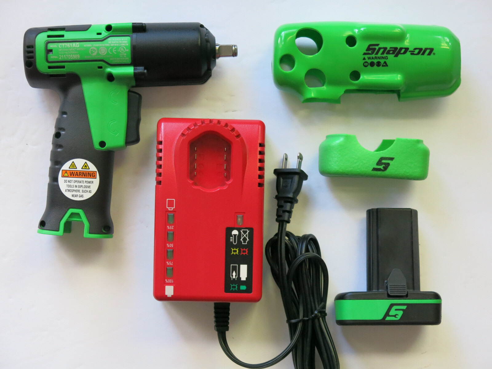 Snap-On CT761 CT761AG Impact Wrench 3/8" 14.4v Cordless Battery & Charger Set