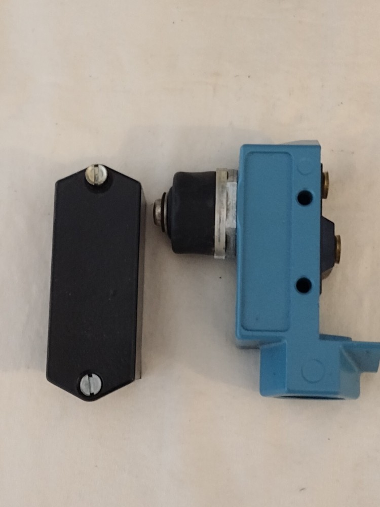 Honeywell BZE6-2RN Micro Switch