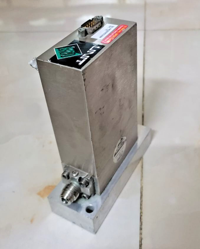 UNIT Instruments UFC-8100/20L N2 Mass Flow Controller 500 PSI Max.Cal#147605 MFC