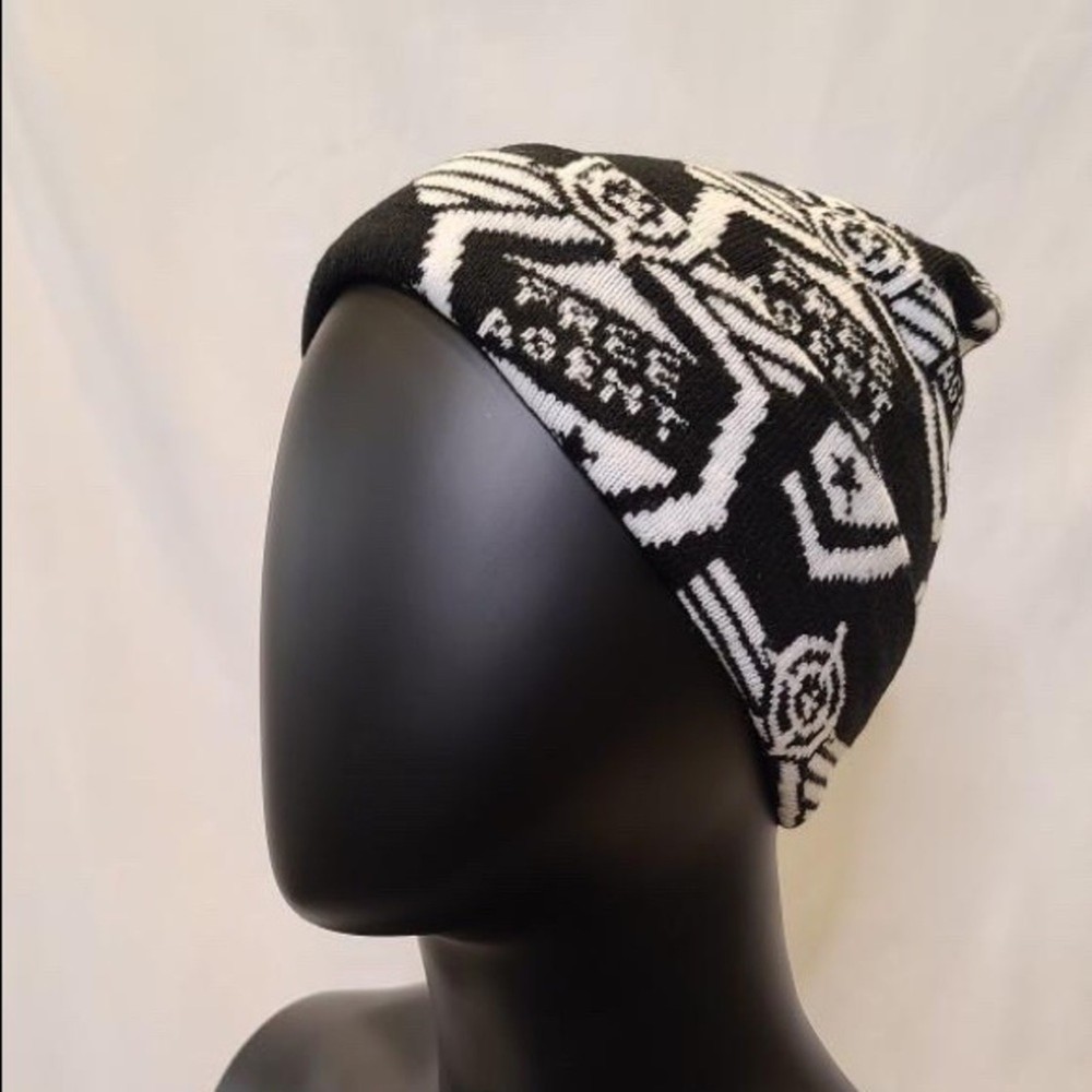 Free Agent Black & White Winter Beanie Hat NWT