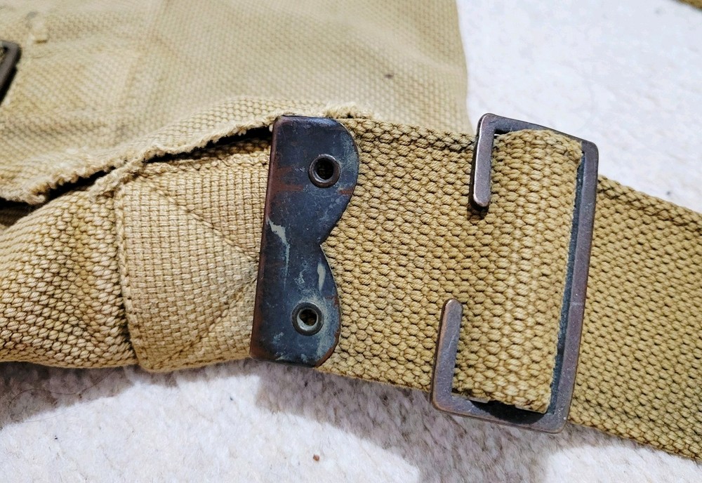 WW1 1918 - BRITISH ARMY WEBBING SMALL PACK BAG WITH STRAP 1908 PATTERN MOUNTED