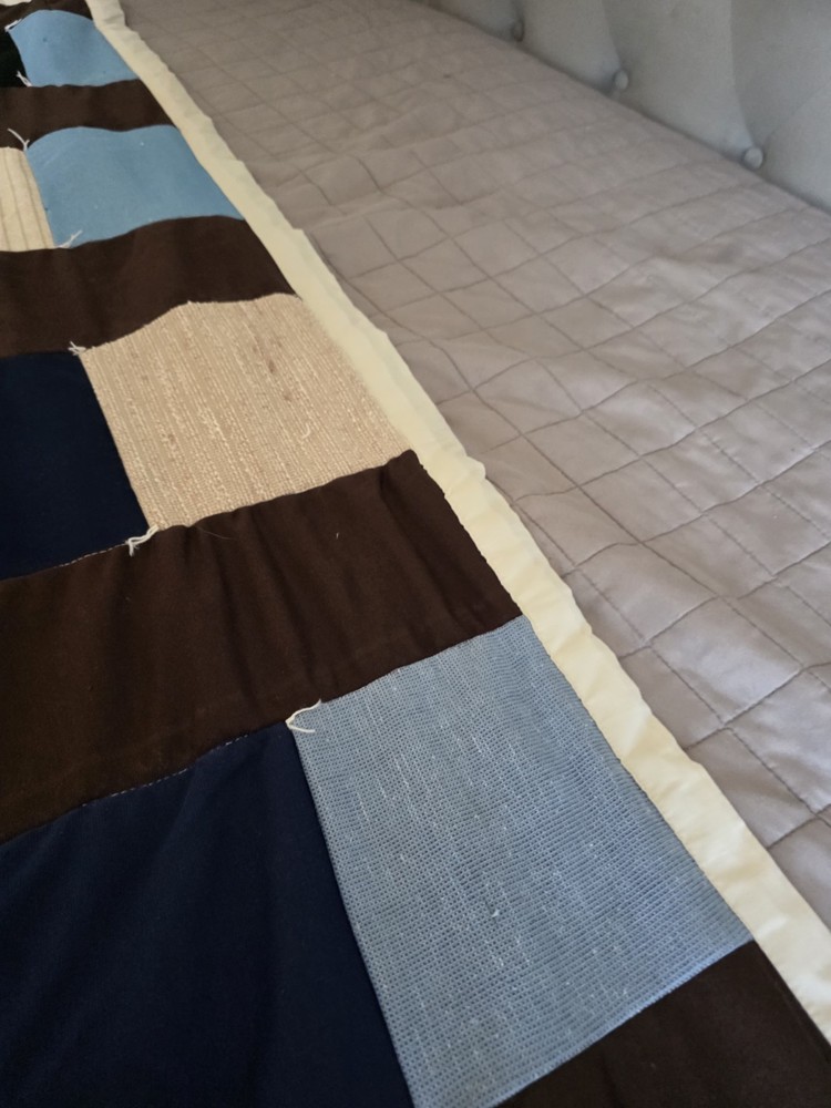 Vintage Handmade Quilt 70"×82"
