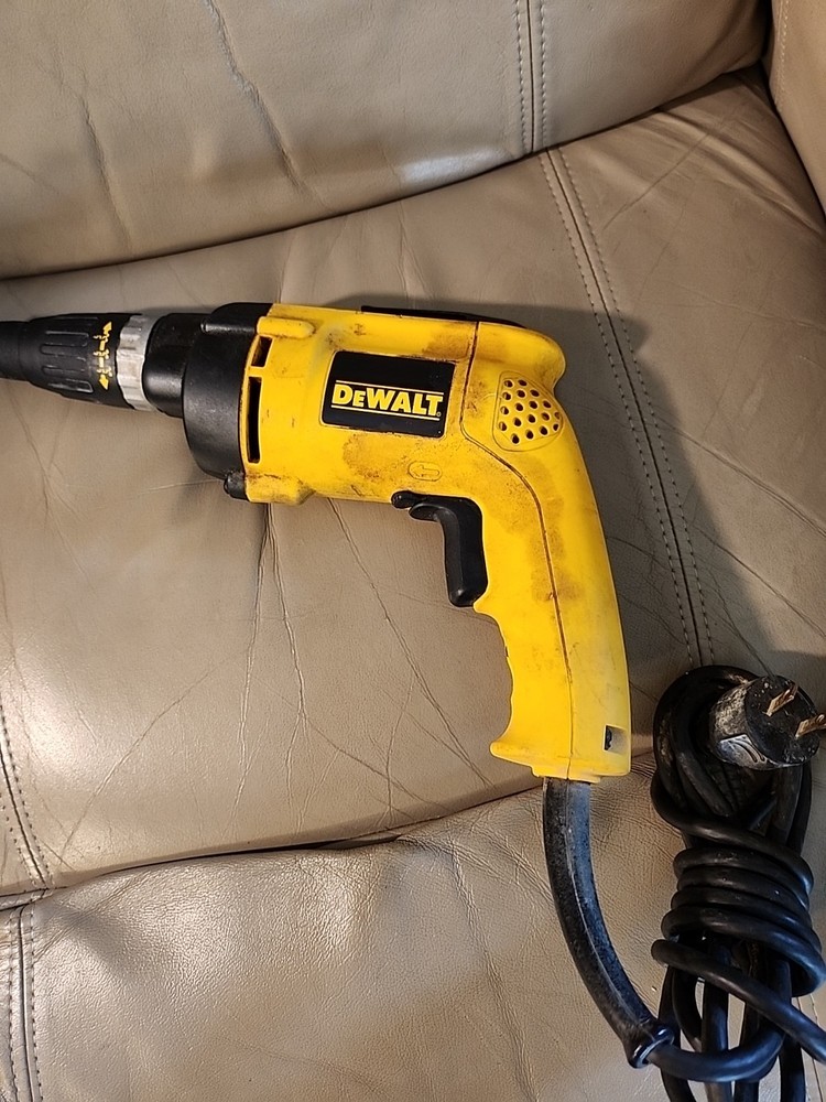 Dewalt DW257 VSR Variable Speed Reversing Deck / Drywall Electric driver Tested.