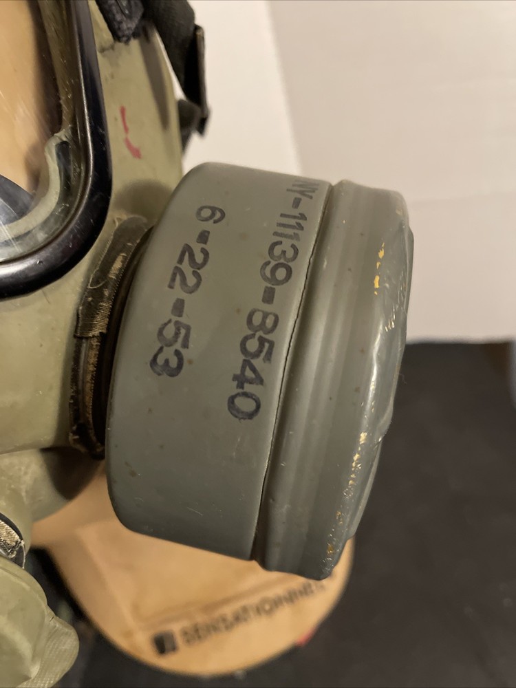 U.S. ARMY ISSUE GAS MASK DATED 1953