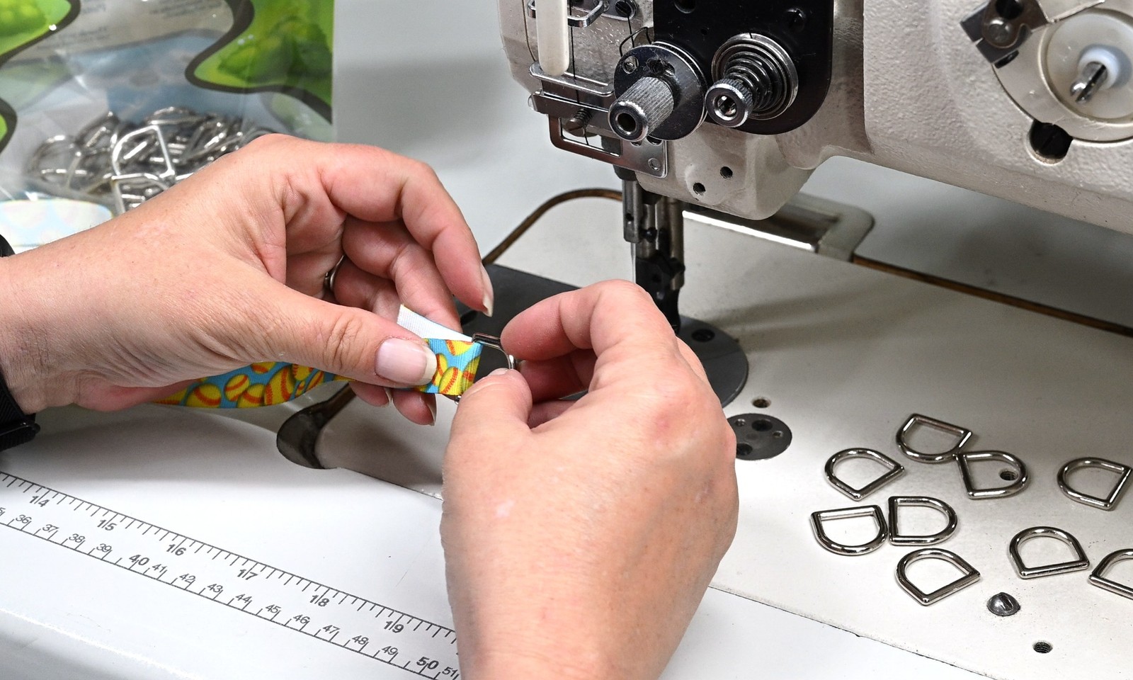 Country Brook Design® 5/8 Inch Die Cast Square Bottom D-Rings, 25 Pack