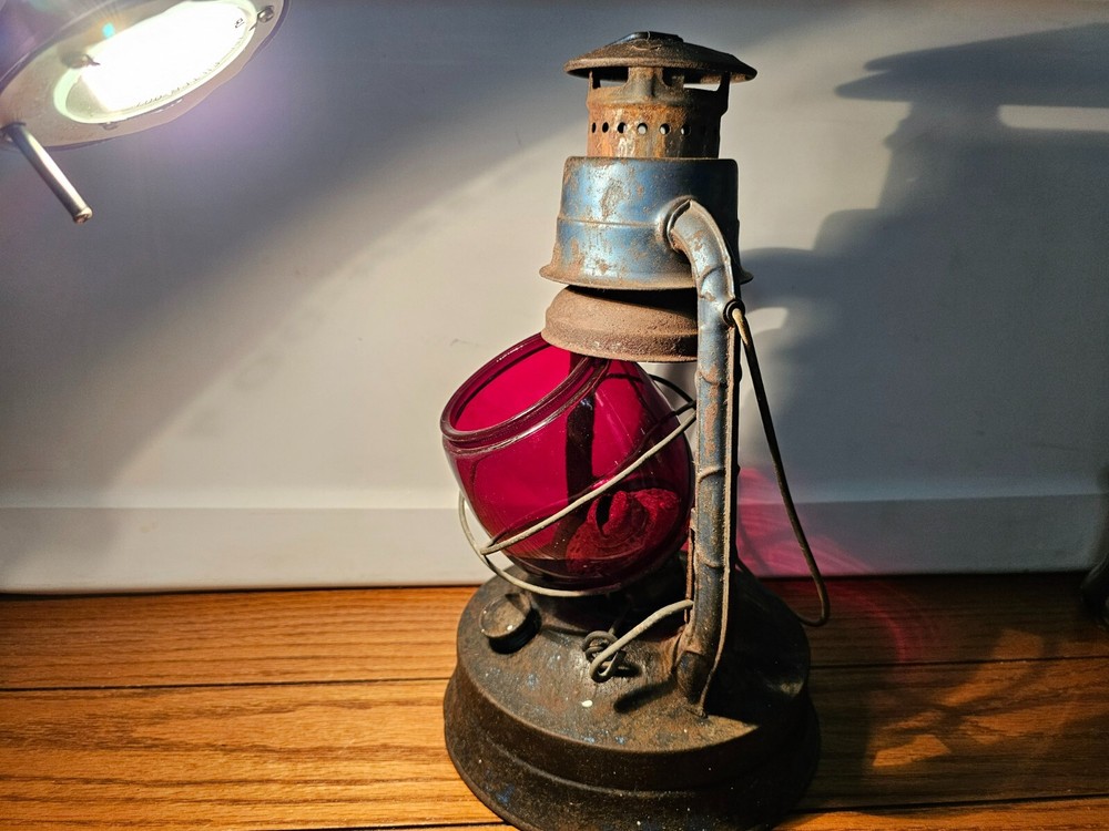 VINTAGE DIETZ #100 LANTERN RED GLOBE COMPLETE