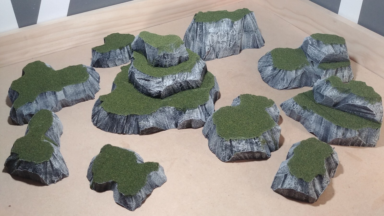Tabletop Wargaming Terrain Tall Hills Box Set, Grass Finish