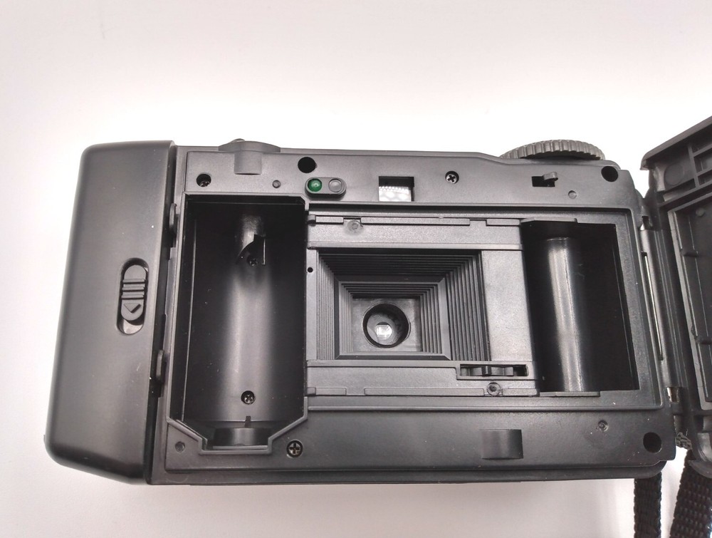 Vivitar 1990 35mm Point And Shoot Camera with Soft Case, Manual, Box UNTESTED