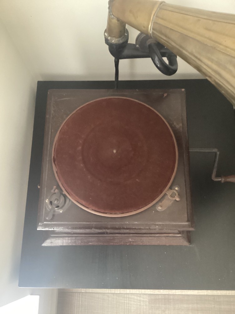 Antique Gramophone Fully Functional Working Phonograph win-up record player
