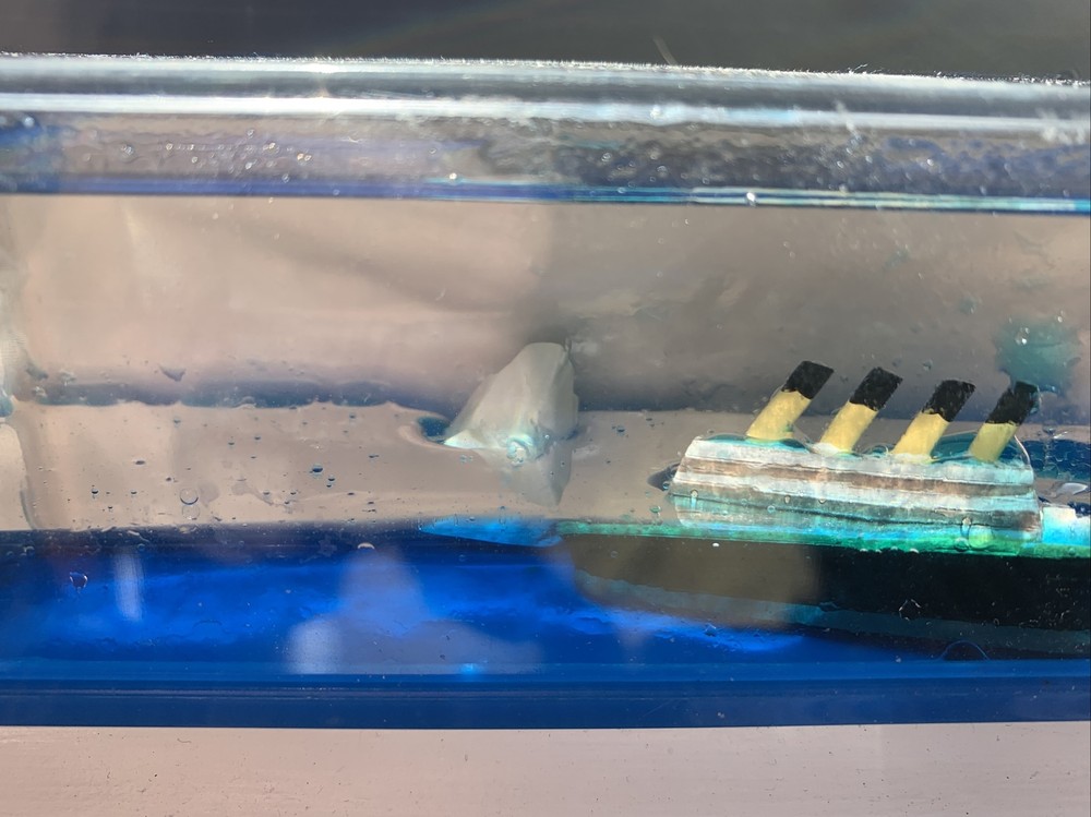 titanic aquarium Sunk With Iceberb