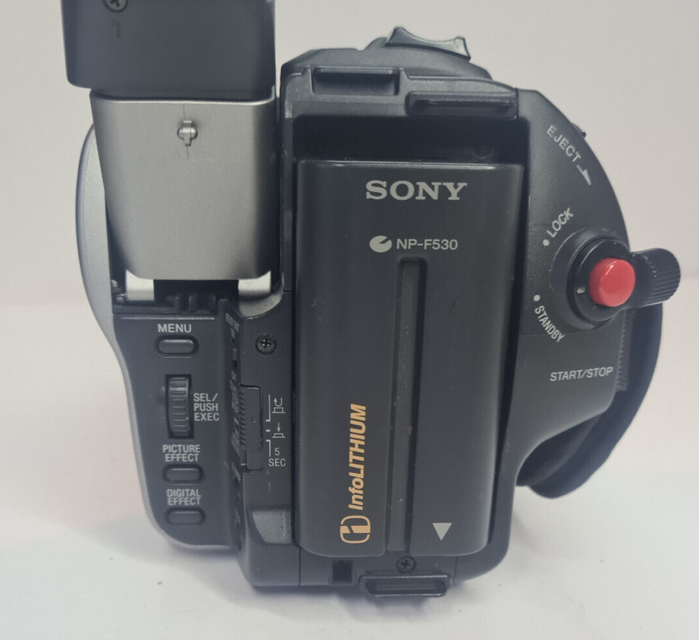 Sony CCD-TR3100E Handycam Video 8 Camcorder Bundle Fully Working