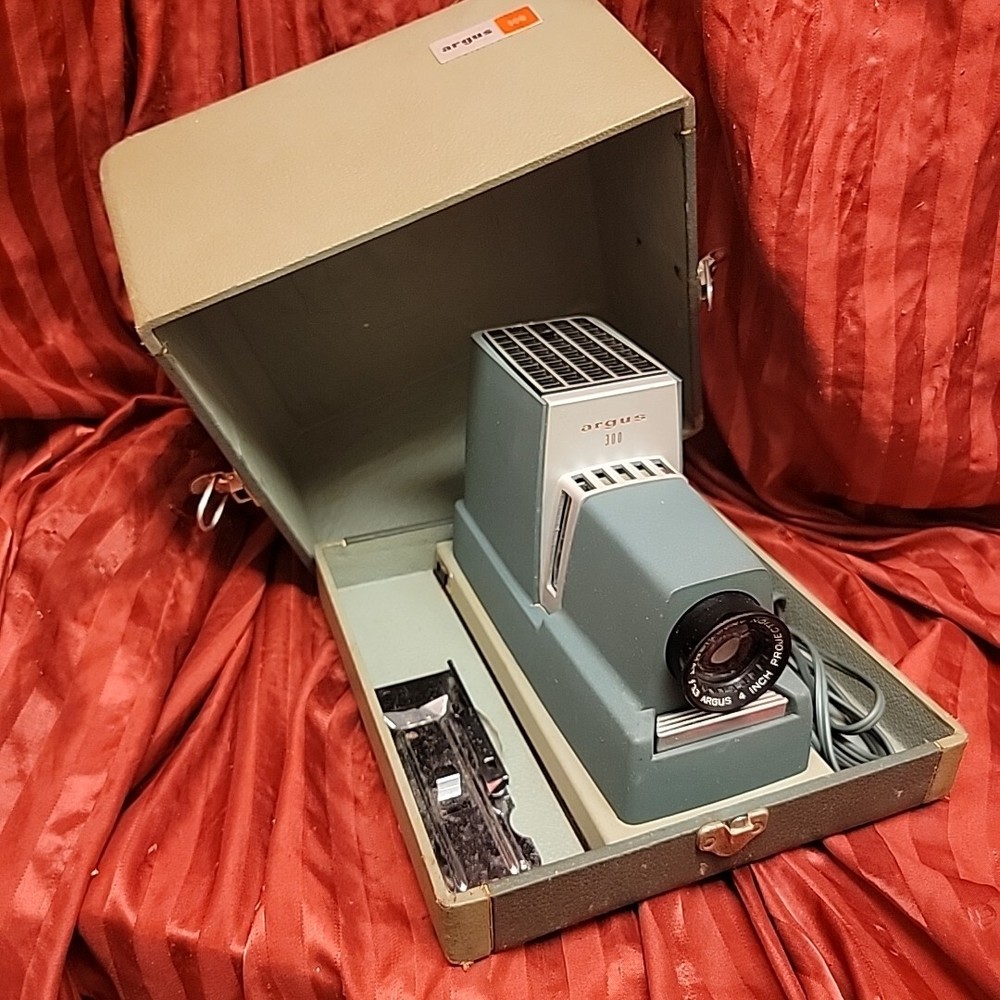 ARGUS 300 MODEL III working Vintage Slide Projector automatic w/ box case 1950's