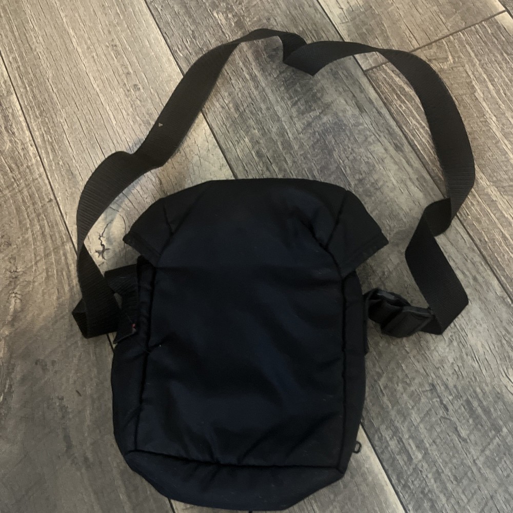 Case Logic Bag Storage for Carrying Portable CD Player With Strap {ddd}