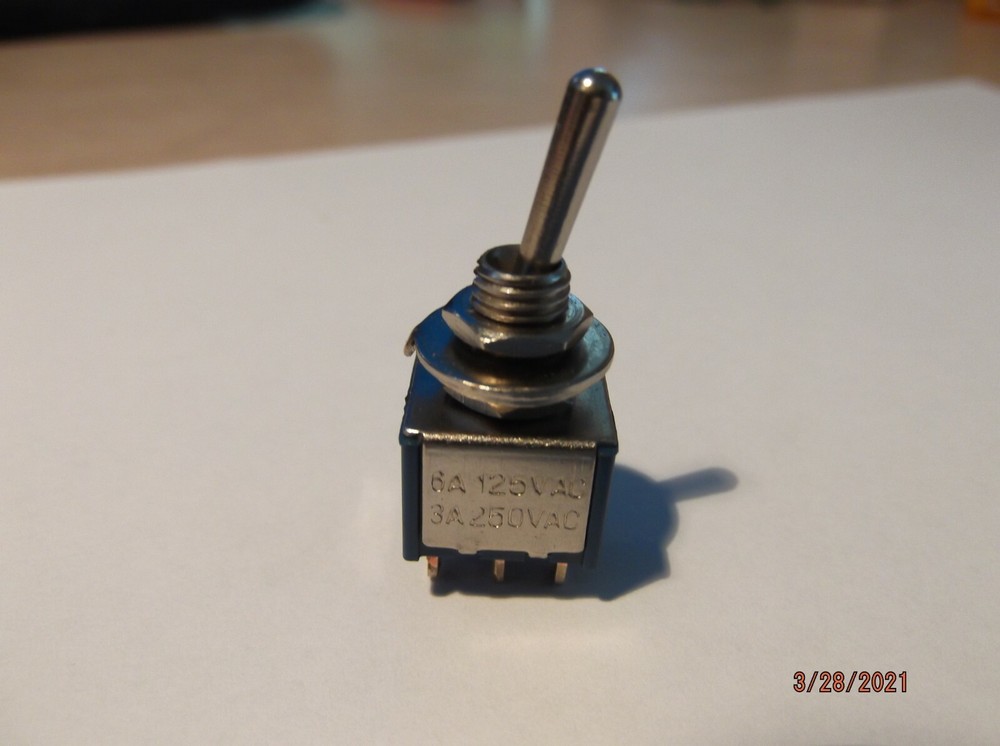 TOGGLE SWITCH , MINITURE