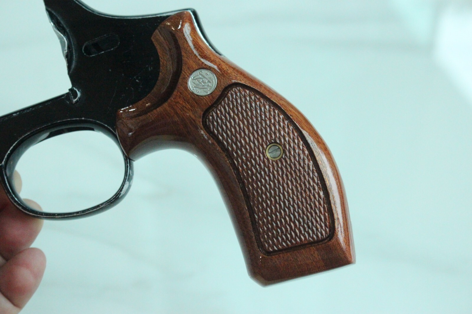 TARGET GRIPS FOR S&W K, L FRAME MODEL 686, 66 ROUND BUTT SAPELE WOOD # RANDOM