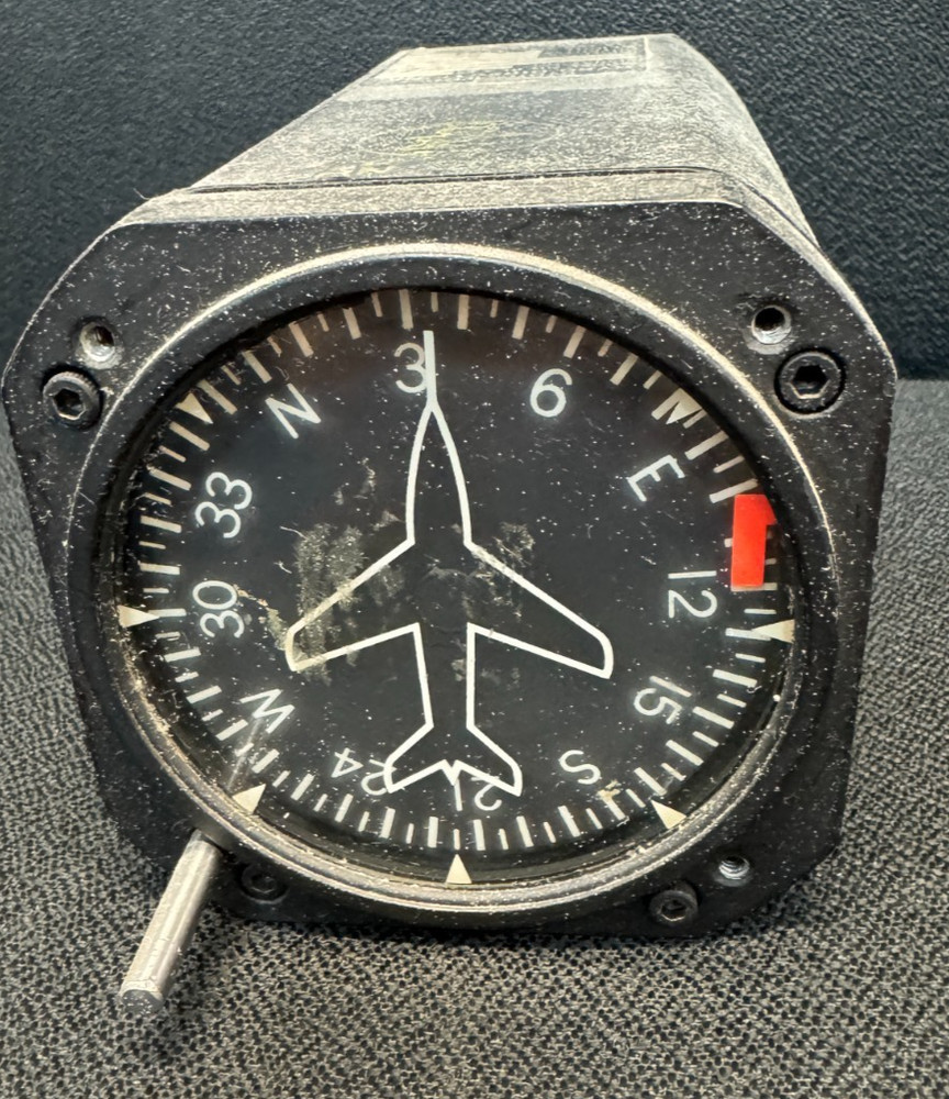 RC Allen Directional Gyro Indicator Model RCA15 B-9 - 28 Volt