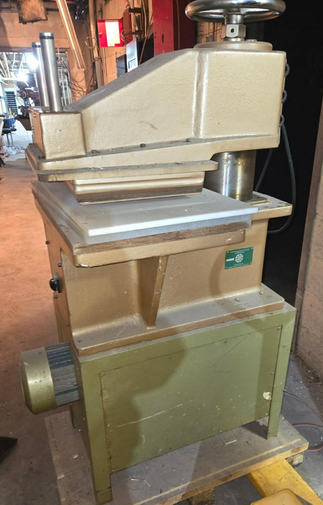 Manual Swing-Arm Leather Clicker Press